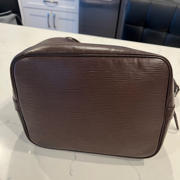 Authentic Mocha LOUIS VUITTON Epi Petit Noe - Picture 8 of 13